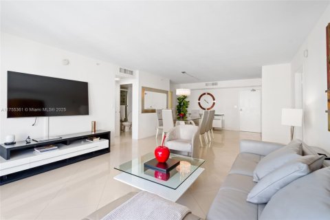 Condo in Surfside, Florida, 2 bedrooms  № 1864377 - photo 6