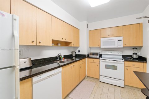 Condo in Surfside, Florida, 2 bedrooms  № 1864377 - photo 12