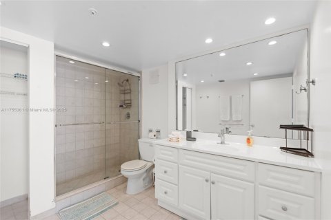 Condo in Surfside, Florida, 2 bedrooms  № 1864377 - photo 20