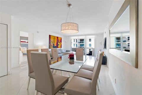 Condo in Surfside, Florida, 2 bedrooms  № 1864377 - photo 4