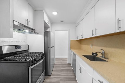 Casa en venta en West Miami, Florida, 3 dormitorios, 107.21 m2 № 1982538 - foto 14