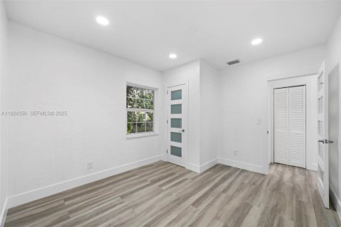 Casa en venta en West Miami, Florida, 3 dormitorios, 107.21 m2 № 1982538 - foto 17