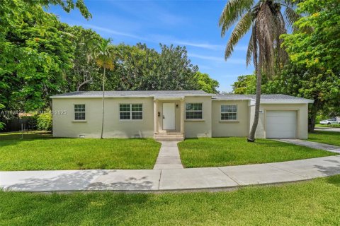 Casa en venta en West Miami, Florida, 3 dormitorios, 107.21 m2 № 1982538 - foto 1