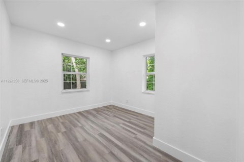 Casa en venta en West Miami, Florida, 3 dormitorios, 107.21 m2 № 1982538 - foto 18