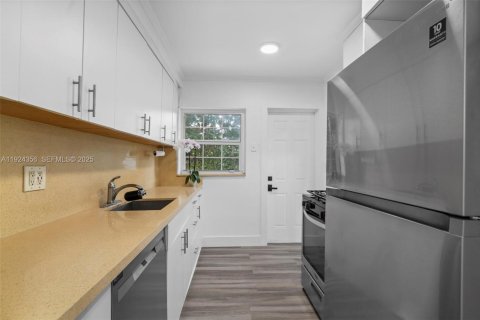 Casa en venta en West Miami, Florida, 3 dormitorios, 107.21 m2 № 1982538 - foto 15