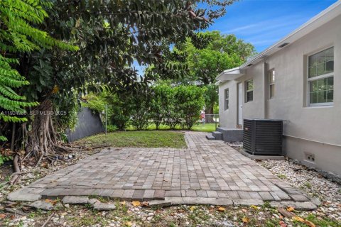 Casa en venta en West Miami, Florida, 3 dormitorios, 107.21 m2 № 1982538 - foto 30