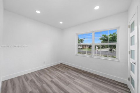 Casa en venta en West Miami, Florida, 3 dormitorios, 107.21 m2 № 1982538 - foto 21