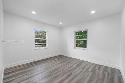 Casa en venta en West Miami, Florida, 3 dormitorios, 107.21 m2 № 1982538 - foto 19