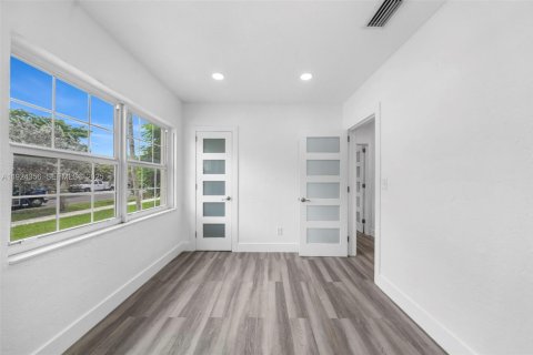 Casa en venta en West Miami, Florida, 3 dormitorios, 107.21 m2 № 1982538 - foto 23