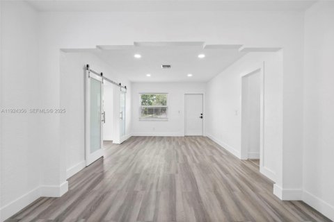 Casa en venta en West Miami, Florida, 3 dormitorios, 107.21 m2 № 1982538 - foto 6