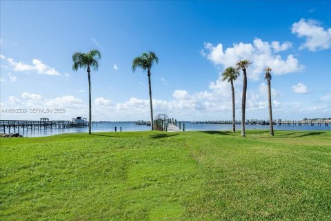 Townhouse in Melbourne Beach, Florida 3 bedrooms, 245.73 sq.m. № 2045090 - photo 30