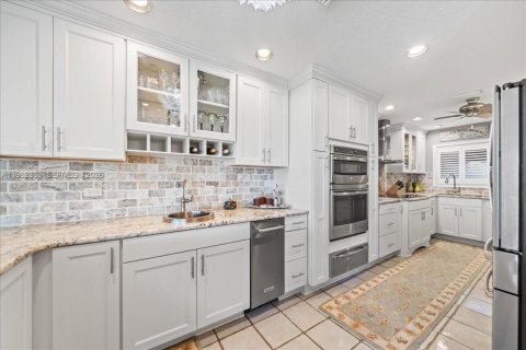 Townhouse in Melbourne Beach, Florida 3 bedrooms, 245.73 sq.m. № 2045090 - photo 12