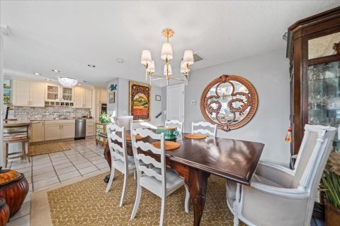 Townhouse in Melbourne Beach, Florida 3 bedrooms, 245.73 sq.m. № 2045090 - photo 9