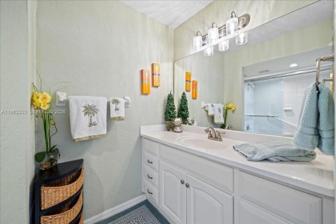 Townhouse in Melbourne Beach, Florida 3 bedrooms, 245.73 sq.m. № 2045090 - photo 25