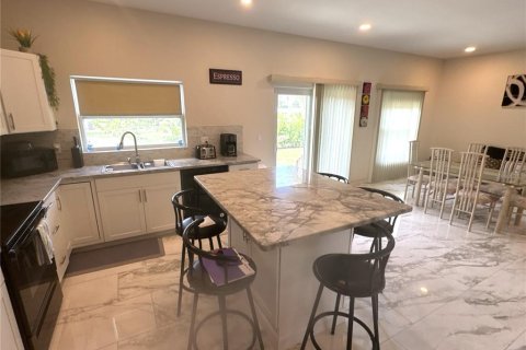 House in Englewood, Florida 3 bedrooms, 149.39 sq.m. № 2099668 - photo 8