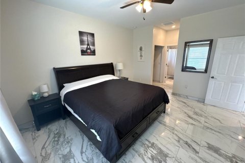 House in Englewood, Florida 3 bedrooms, 149.39 sq.m. № 2099668 - photo 10
