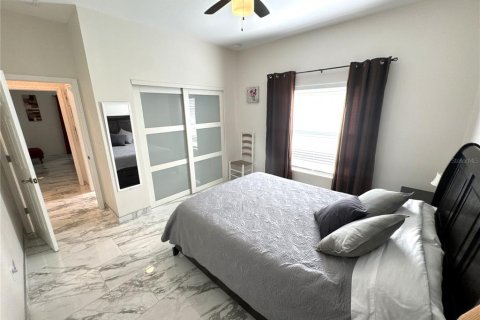 House in Englewood, Florida 3 bedrooms, 149.39 sq.m. № 2099668 - photo 17