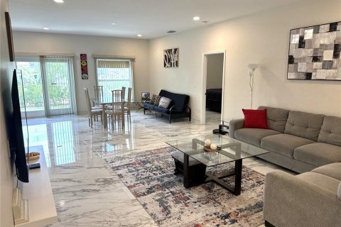 House in Englewood, Florida 3 bedrooms, 149.39 sq.m. № 2099668 - photo 3
