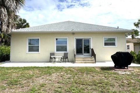 House in Englewood, Florida 3 bedrooms, 149.39 sq.m. № 2099668 - photo 19