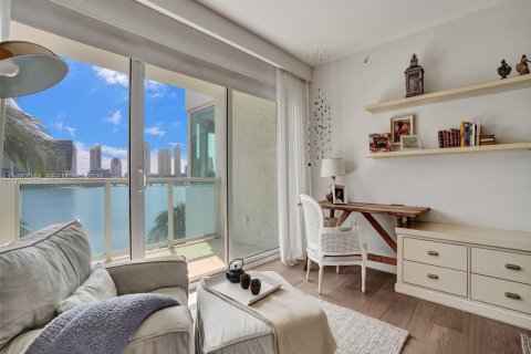 Condo in Aventura, Florida, 4 bedrooms  № 2043207 - photo 17