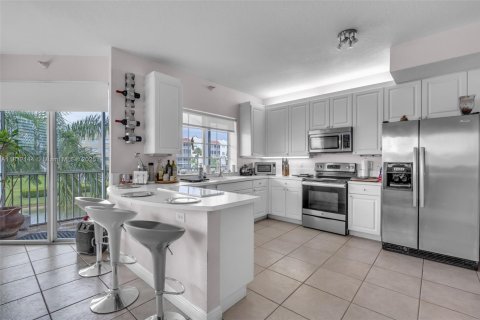 Купить кондоминиум в Дорал, Флорида 3 спальни, 231.33м2, № 1809232 - фото 2