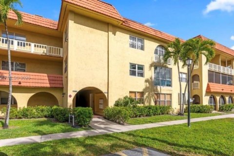 Condominio en Coral Springs, Florida, 2 dormitorios  № 2072724