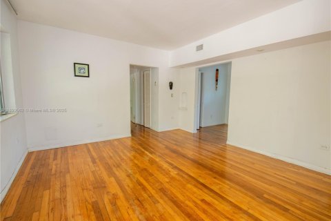 Купить коммерческую недвижимость в Майами-Бич, Флорида № 2081651 - фото 9
