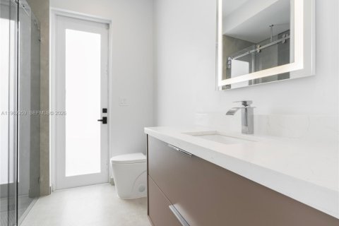 House in Fort Lauderdale, Florida 4 bedrooms, 233 sq.m. № 2031644 - photo 17