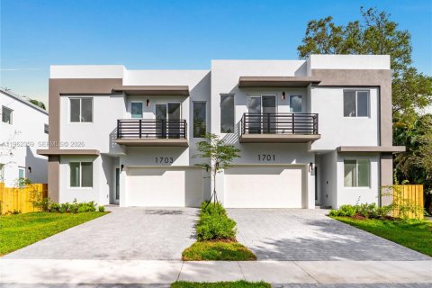 House in Fort Lauderdale, Florida 4 bedrooms, 233 sq.m. № 2031644 - photo 20