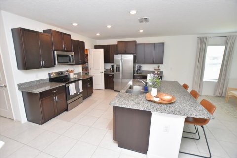House in Bartow, Florida 5 bedrooms, 269.04 sq.m. № 2199007 - photo 4