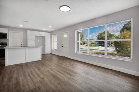 House in Pompano Beach, Florida 4 bedrooms, 117.06 sq.m. № 1163096 - photo 1