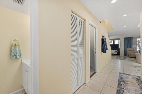 Condo in Longboat Key, Florida, 2 bedrooms № 2215286 - photo 27