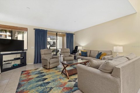 Condo in Longboat Key, Florida, 2 bedrooms № 2215286 - photo 11