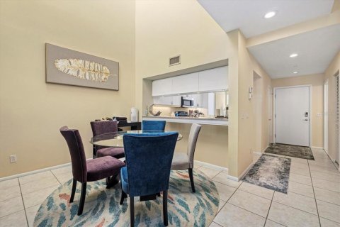 Condo in Longboat Key, Florida, 2 bedrooms № 2215286 - photo 3