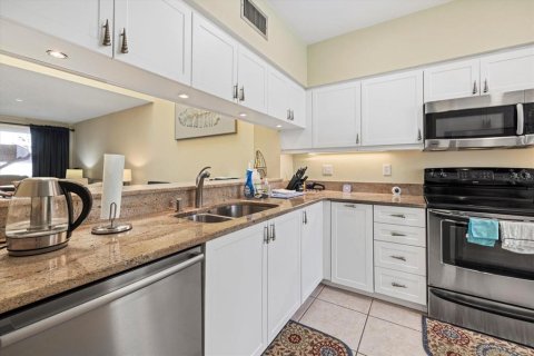 Condo in Longboat Key, Florida, 2 bedrooms № 2215286 - photo 5
