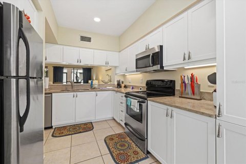 Condo in Longboat Key, Florida, 2 bedrooms № 2215286 - photo 9