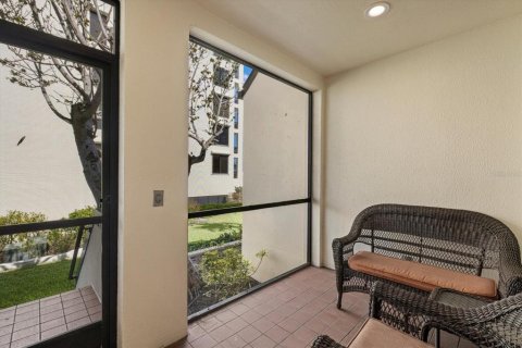 Condo in Longboat Key, Florida, 2 bedrooms № 2215286 - photo 26
