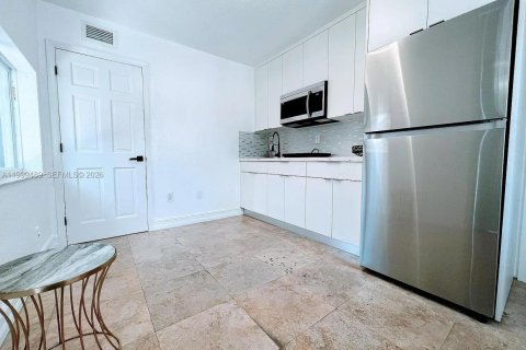 House in Miami, Florida 4 bedrooms, 145.67 sq.m. № 2244335 - photo 17