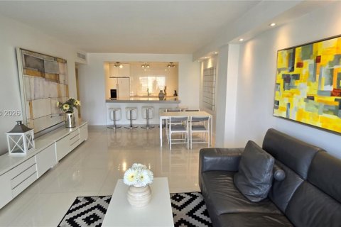 Condominio en Sunny Isles Beach, Florida, 1 dormitorio  № 2029073