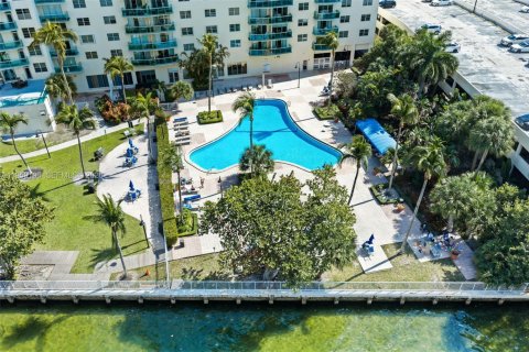 Condominio en venta en Sunny Isles Beach, Florida, 1 dormitorio, 92.9 m2 № 2029073 - foto 30