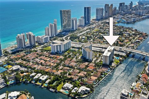 Condominio en venta en Sunny Isles Beach, Florida, 1 dormitorio, 92.9 m2 № 2029073 - foto 2