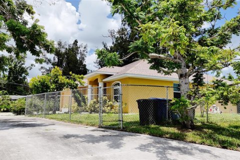 House in Venice, Florida 3 bedrooms, 150.32 sq.m. № 1908829 - photo 11