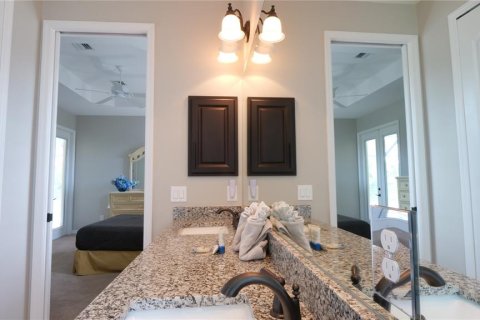 House in Venice, Florida 3 bedrooms, 150.32 sq.m. № 1908829 - photo 29