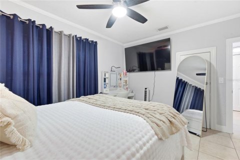 Commercial property in Tampa, Florida 4 bedrooms, 188.87 sq.m. № 2393564 - photo 11