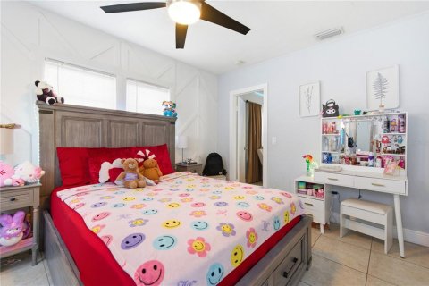 Commercial property in Tampa, Florida 4 bedrooms, 188.87 sq.m. № 2393564 - photo 13
