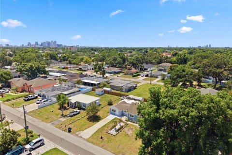 Commercial property in Tampa, Florida 4 bedrooms, 188.87 sq.m. № 2393564 - photo 25