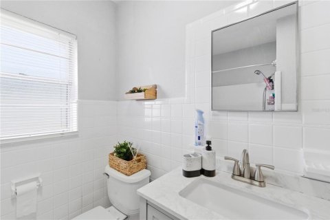 Commercial property in Tampa, Florida 4 bedrooms, 188.87 sq.m. № 2393564 - photo 7