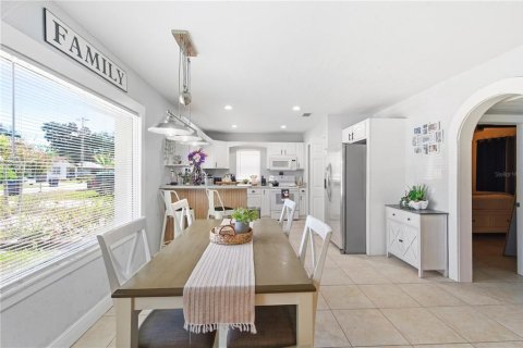 Commercial property in Tampa, Florida 4 bedrooms, 188.87 sq.m. № 2393564 - photo 6