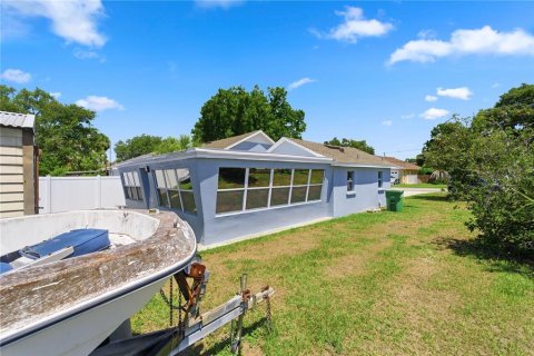 Commercial property in Tampa, Florida 4 bedrooms, 188.87 sq.m. № 2393564 - photo 3