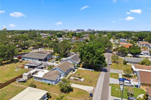 Commercial property in Tampa, Florida 4 bedrooms, 188.87 sq.m. № 2393564 - photo 19